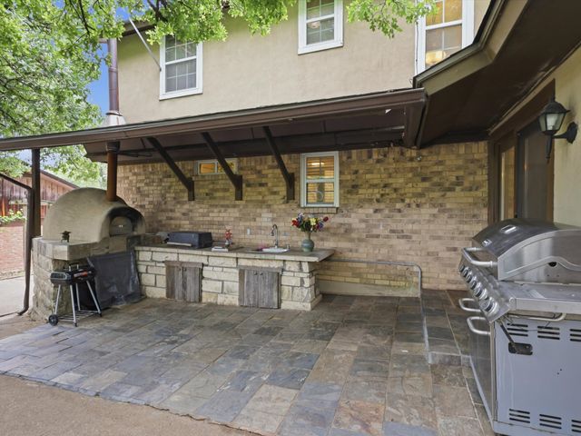 2801 Oak Cliff Lane, Arlington, TX 76012