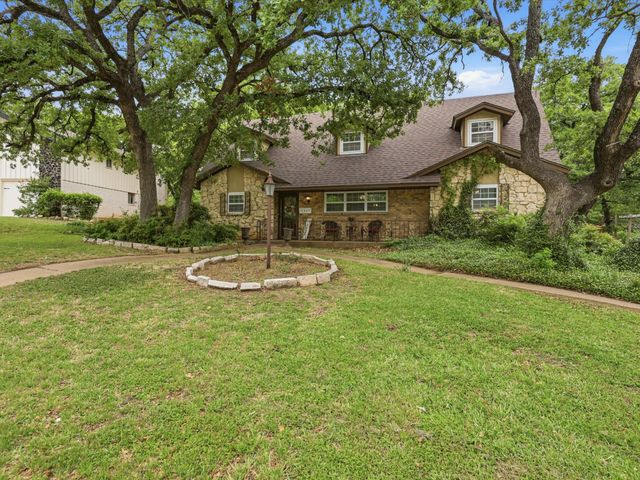 2801 Oak Cliff Lane, Arlington, TX 76012