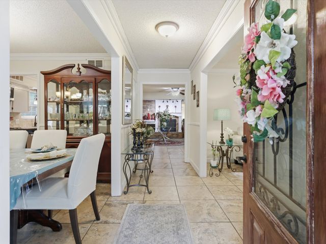 2801 Oak Cliff Lane, Arlington, TX 76012