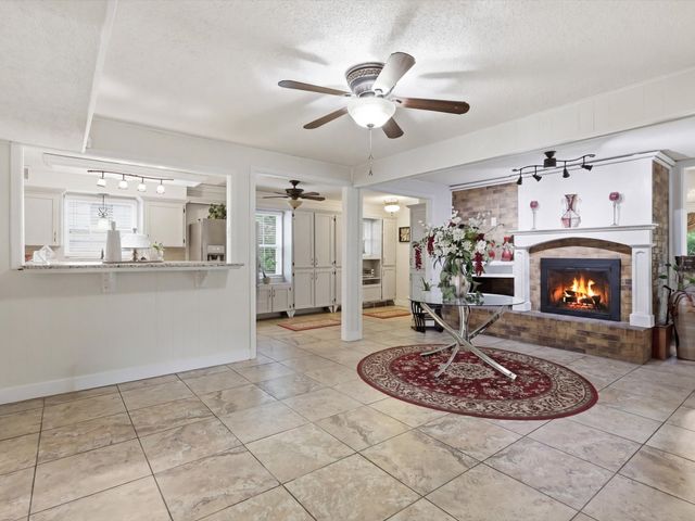 2801 Oak Cliff Lane, Arlington, TX 76012