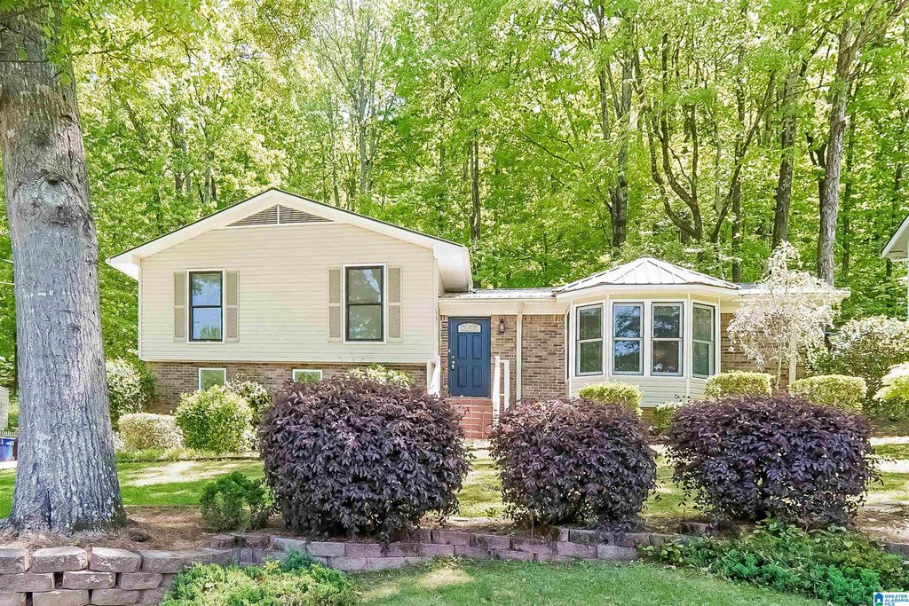 1330 HILLWOOD DRIVE, Alabaster, AL 35007