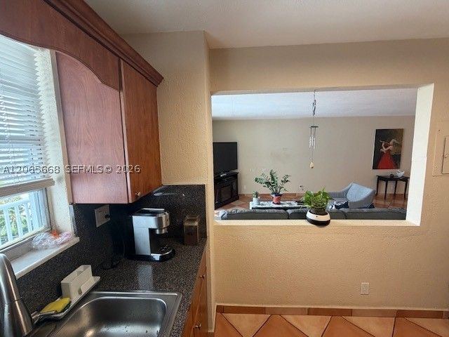 137 Golden Isles Dr 912, Hallandale Beach, FL 33009