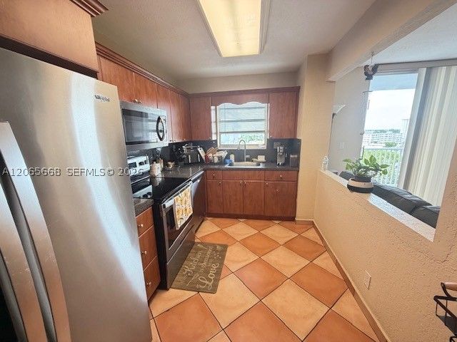 137 Golden Isles Dr 912, Hallandale Beach, FL 33009