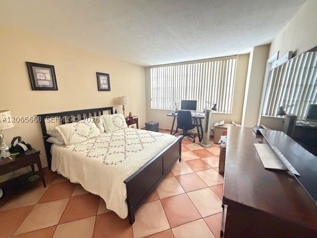 137 Golden Isles Dr 912, Hallandale Beach, FL 33009