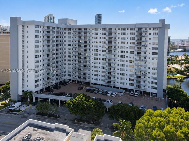 137 Golden Isles Dr 912, Hallandale Beach, FL 33009