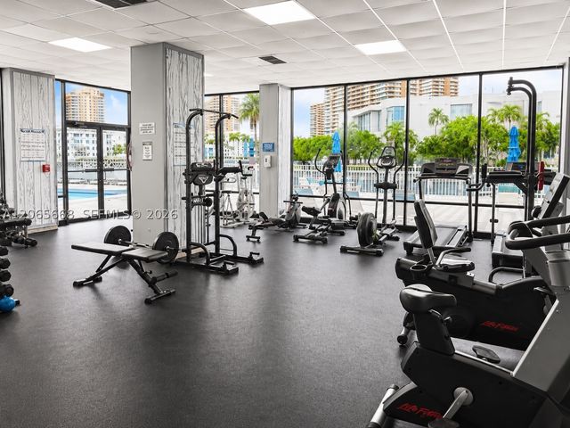 137 Golden Isles Dr 912, Hallandale Beach, FL 33009