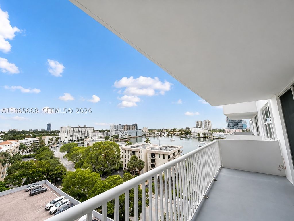 137 Golden Isles Dr 912, Hallandale Beach, FL 33009