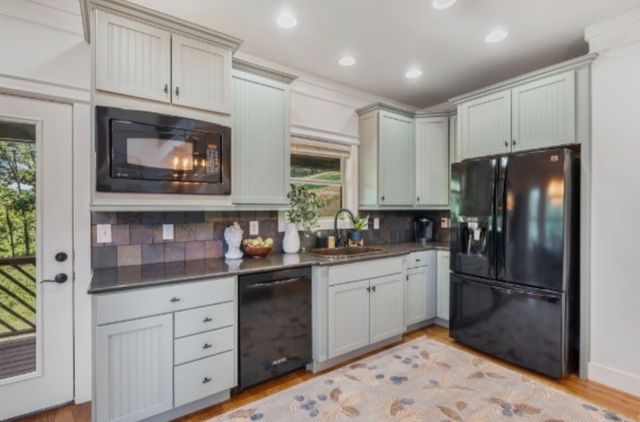 145 High Bridge Rd, Smithville, TN 37166