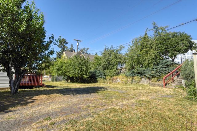 320 S Ramsey St, Tekoa, WA 99033