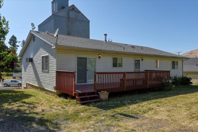 320 S Ramsey St, Tekoa, WA 99033