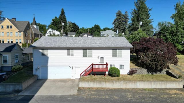 320 S Ramsey St, Tekoa, WA 99033