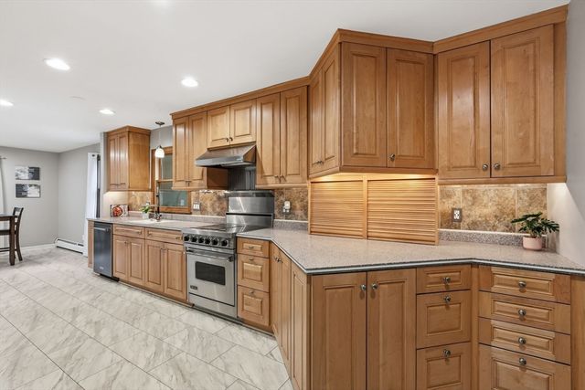 6 Madison Ave, Southampton, MA 01073