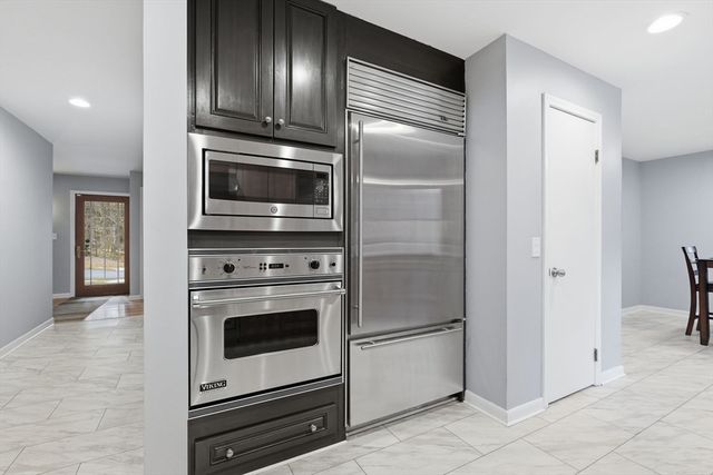 6 Madison Ave, Southampton, MA 01073