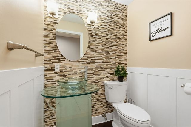 6 Madison Ave, Southampton, MA 01073