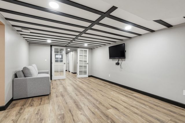 6 Madison Ave, Southampton, MA 01073