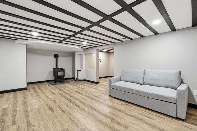 6 Madison Ave, Southampton, MA 01073