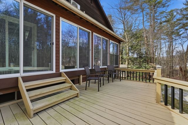 6 Madison Ave, Southampton, MA 01073