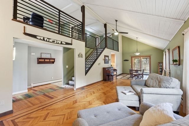 6 Madison Ave, Southampton, MA 01073