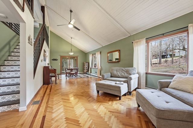 6 Madison Ave, Southampton, MA 01073