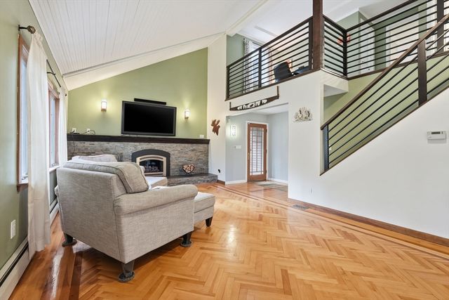 6 Madison Ave, Southampton, MA 01073