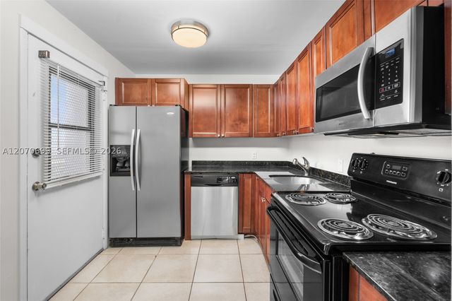 3401 N Country Club Dr 519, Aventura, FL 33180