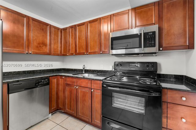 3401 N Country Club Dr 519, Aventura, FL 33180
