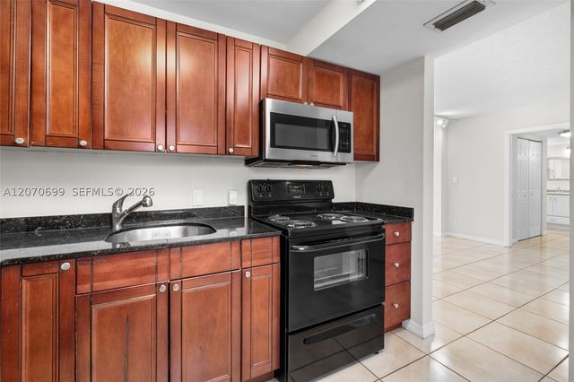 3401 N Country Club Dr 519, Aventura, FL 33180