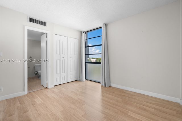 3401 N Country Club Dr 519, Aventura, FL 33180