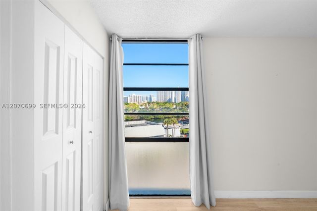 3401 N Country Club Dr 519, Aventura, FL 33180