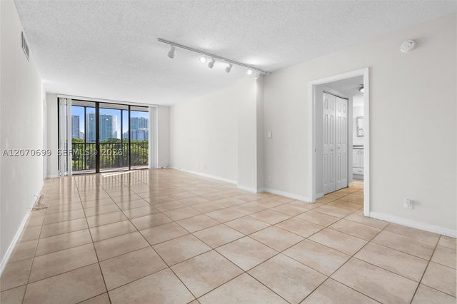 3401 N Country Club Dr 519, Aventura, FL 33180