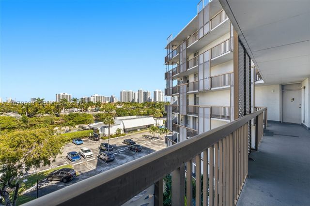 3401 N Country Club Dr 519, Aventura, FL 33180