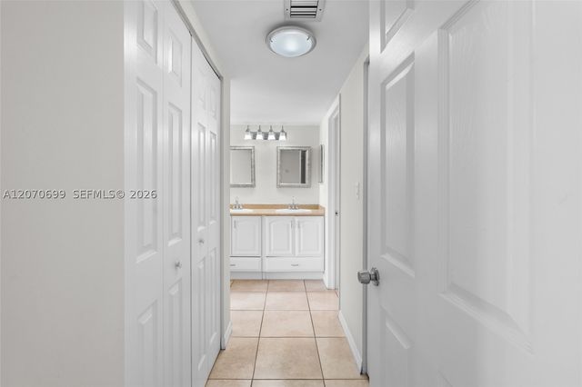 3401 N Country Club Dr 519, Aventura, FL 33180