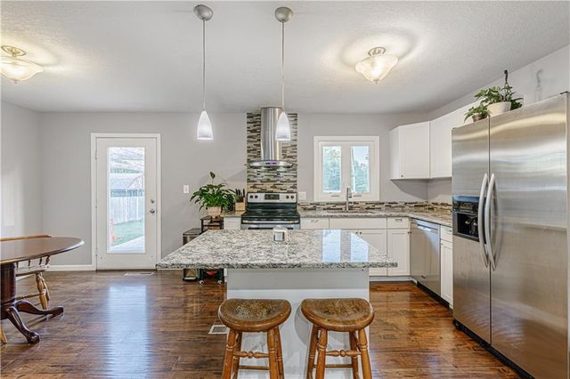 12203 E 47 Street S, Independence, MO 64055