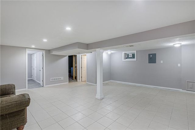 12203 E 47 Street S, Independence, MO 64055