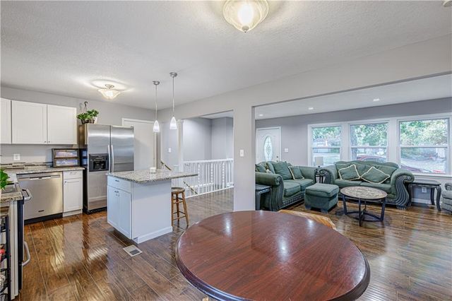 12203 E 47 Street S, Independence, MO 64055