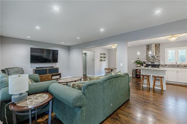 12203 E 47 Street S, Independence, MO 64055