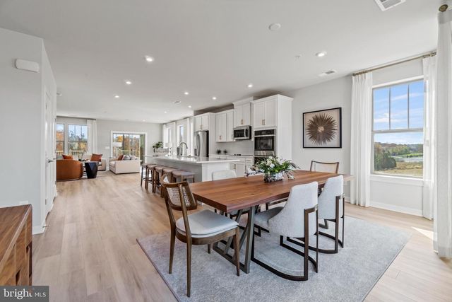 1110B DABNEY DR, Manassas Park, VA 20111