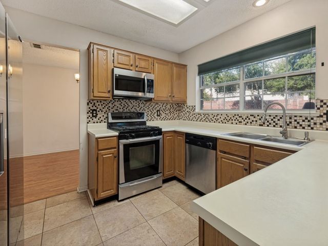 606 Berkley Drive, Grapevine, TX 76051