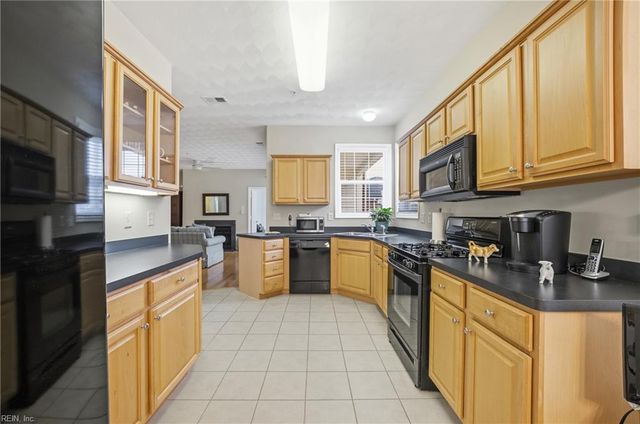 2811 Crescent Moon CT, Virginia Beach, VA 23456
