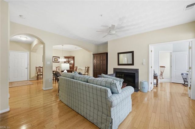 2811 Crescent Moon CT, Virginia Beach, VA 23456
