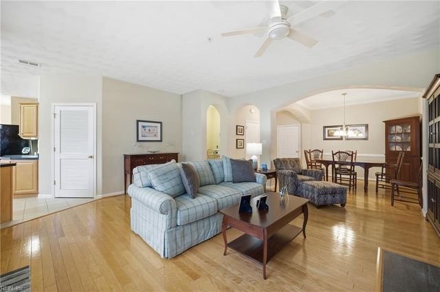 2811 Crescent Moon CT, Virginia Beach, VA 23456