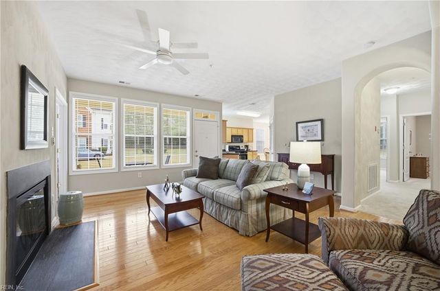 2811 Crescent Moon CT, Virginia Beach, VA 23456