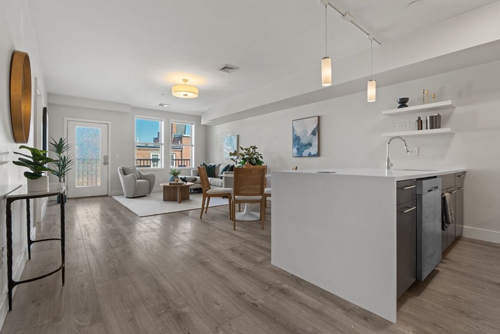 70 Bremen St 408, Boston, MA 02128