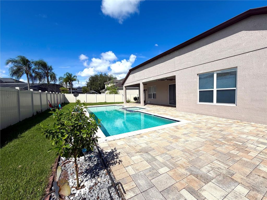 Image 6 of property listing at 2409 TREYMORE DRIVE, Orlando, FL 32825