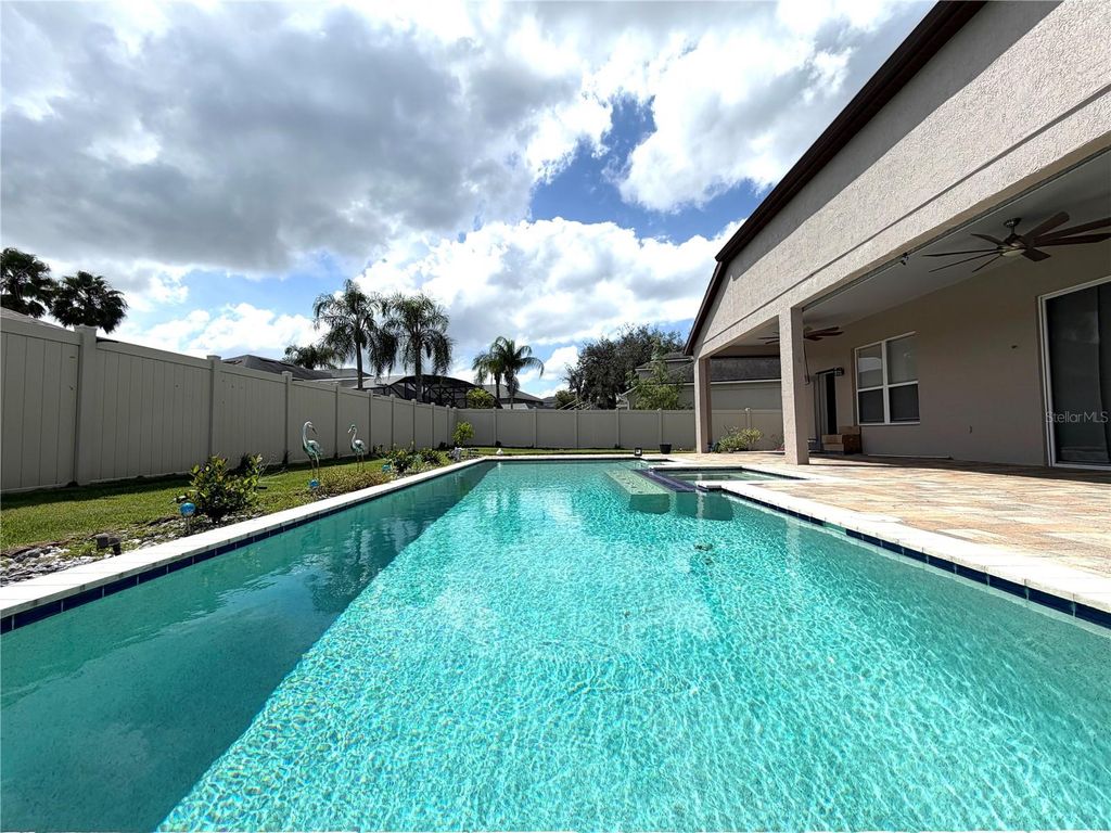 Image 7 of property listing at 2409 TREYMORE DRIVE, Orlando, FL 32825