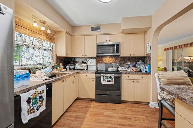 8948 108TH STREET N, Seminole, FL 33772