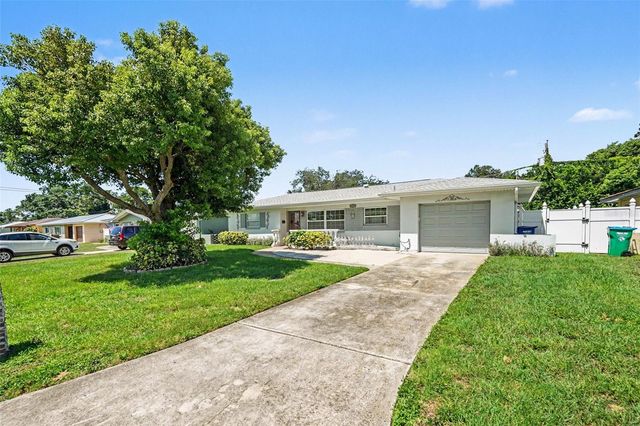 8948 108TH STREET N, Seminole, FL 33772