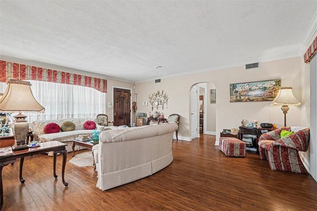 8948 108TH STREET N, Seminole, FL 33772