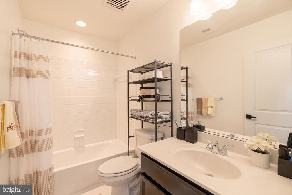 Image 16 of property listing at 55 JOCKEY DR, La Plata, MD 20646