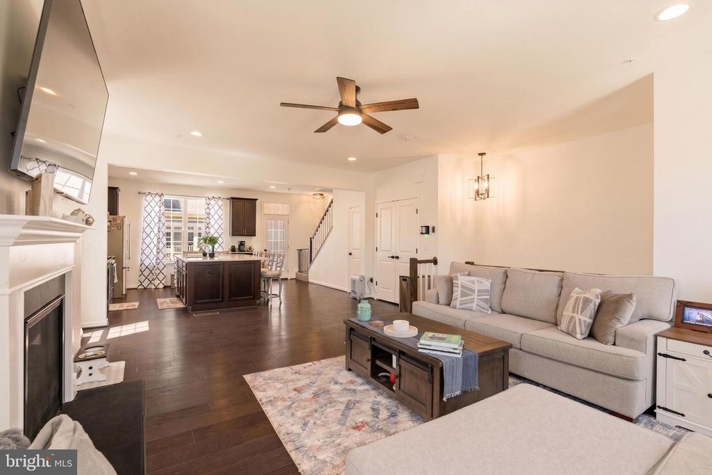 Image 2 of property listing at 55 JOCKEY DR, La Plata, MD 20646